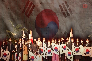 [법무부] “세계 우수 인재들이 한국인이 되었다고” 200번째 우수인재 국적증서 수여식 